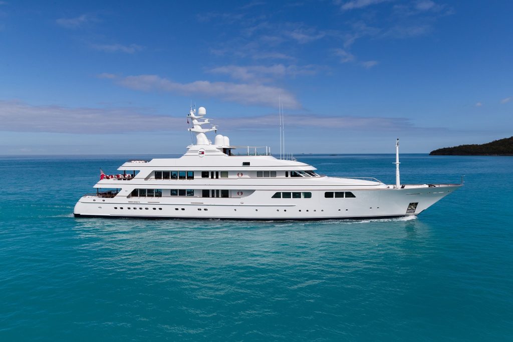 Ο Tommy Hilfiger πούλησε το mega yacht «Flag» σε Ελληνα εφοπλιστή έναντι 39,5 εκατ. ευρώ