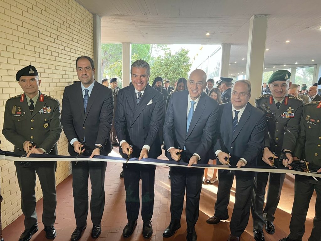 Εγκαινιάστηκε η ανακαινισμένη βιβλιοθήκη της Σχολής Ευελπίδων, δωρεά Νίκου Π. Κοσμάτου (video)