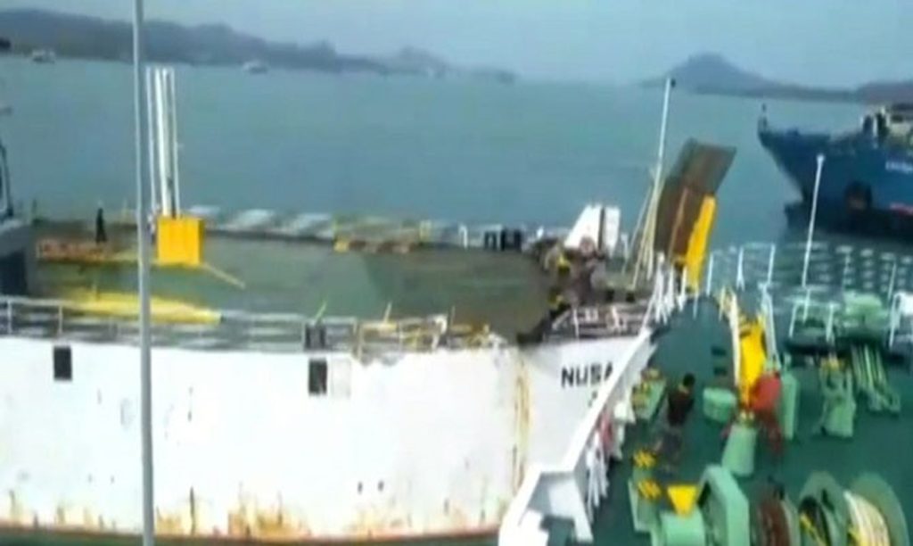 Σύγκρουση τριών ferry στο στενό Sunda [Φωτογραφίες]