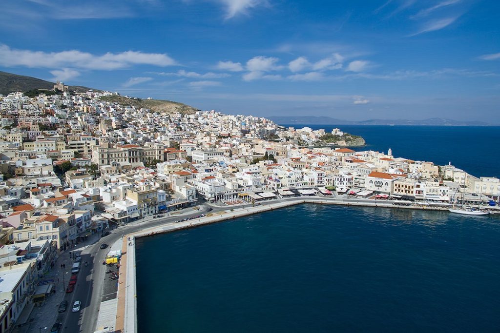 Κράτηση φορτηγού πλοίου στη Σύρο