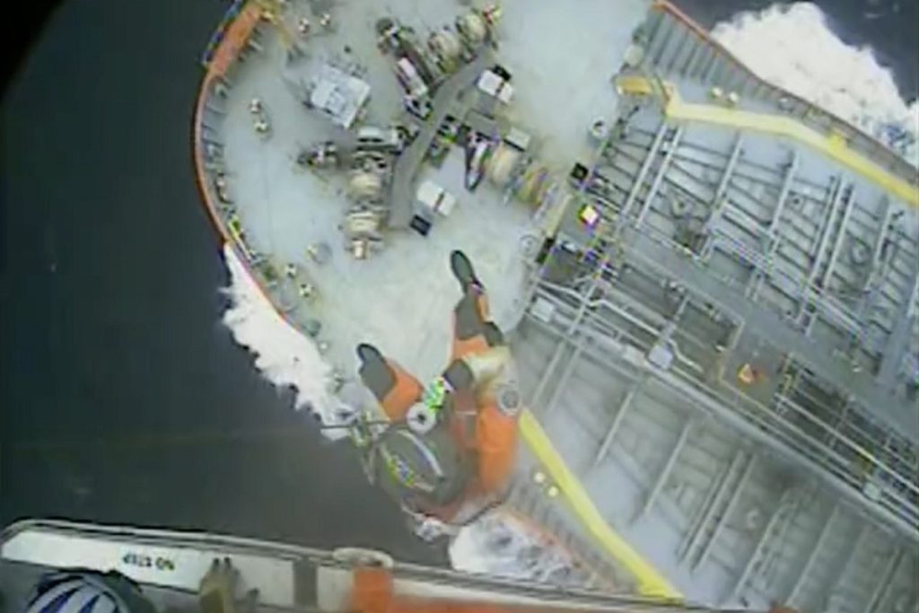 Έκτακτη μεταφορά εγκαυματία ναυτικού από δεξαμενόπλοιο το οποίο βρισκόταν 190 μίλια ανοικτά του Τέξας (ΒΙΝΤΕΟ)