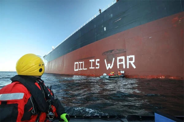 Στο στόχαστρο της Greenpeace δεκάδες πλοία που μεταφέρουν ρωσικό πετρέλαιο και φυσικό αέριο
