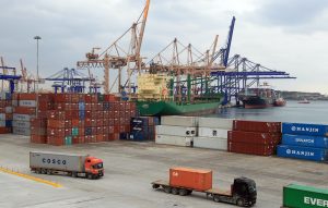 thriler-me-ti-filikh-dieuthetish-olp-cosco