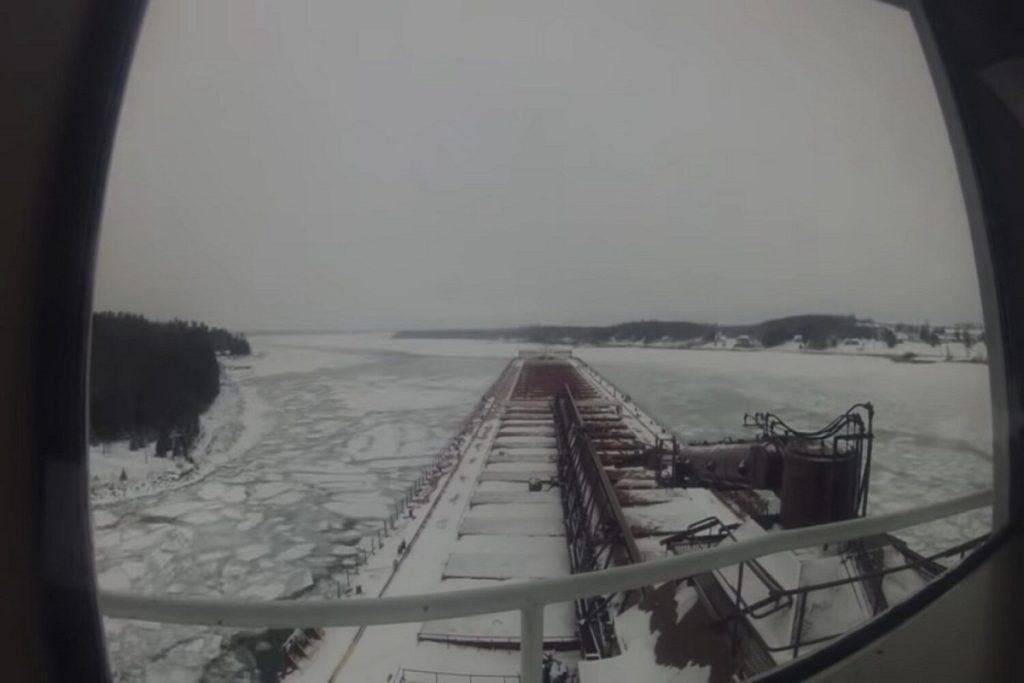 Μια τυπική χειμωνιάτικη μέρα στη βόρεια θάλασσα (video)