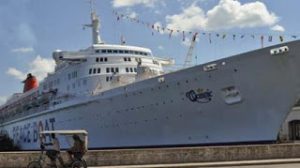 to-ploio-ths-eirhnhs-erxetai-xana-ston-peiraia