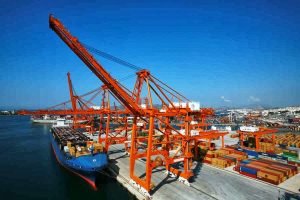 tourkiko-limani-amfissbhtei-tin-prwtokathedria-tou-peiraia