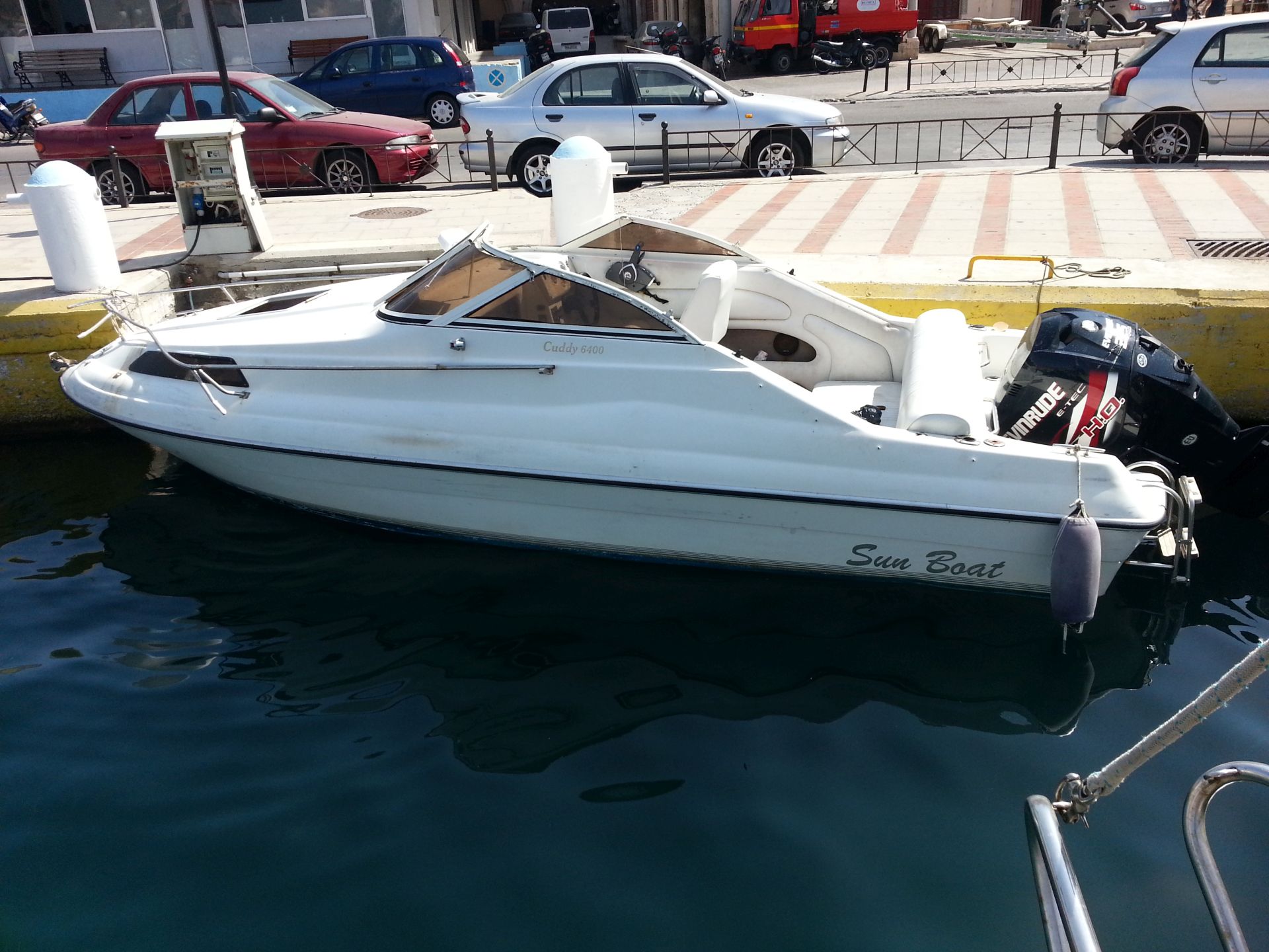 tourkoi_doulemporoi_skafos_