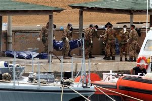 tous-302-eftasan-oi-nekroi-apo-to-nauagio-sti-lampentouza