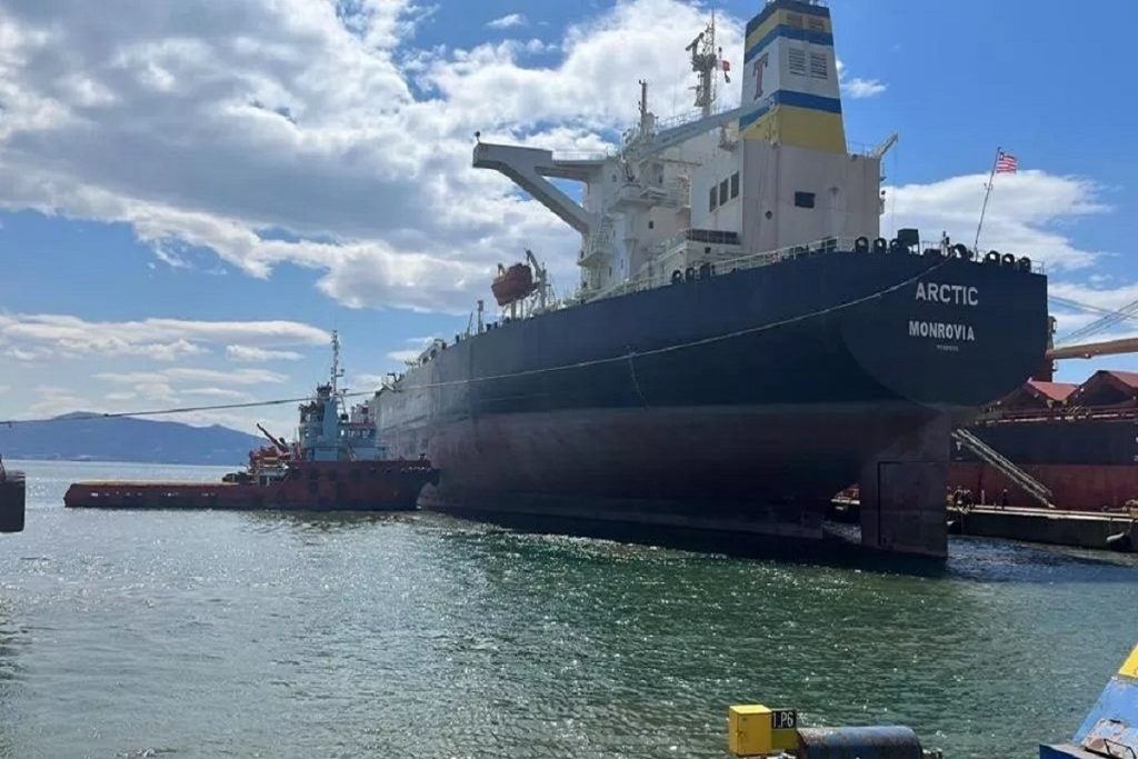 Στα Ναυπηγεία Ελευσίνας για επισκευή πλοίο του Ομίλου Τσάκου