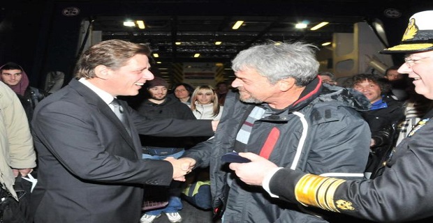 Yποδοχή του πρώτου πλοίου που κατέπλευσε στο Λιμάνι του Πειραιά το 2014 upodoxh_tou_prwtou_ploiou_sto_;imani_tou_peiraia_