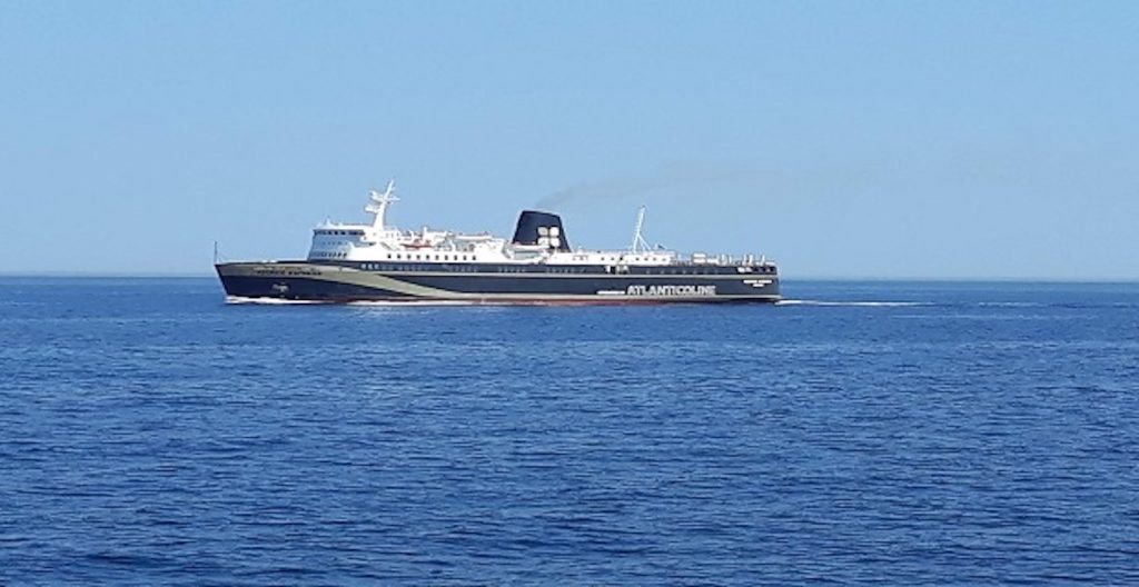 Ένα αρχοντοβάπορο στα ανοιχτά της Αίγινας