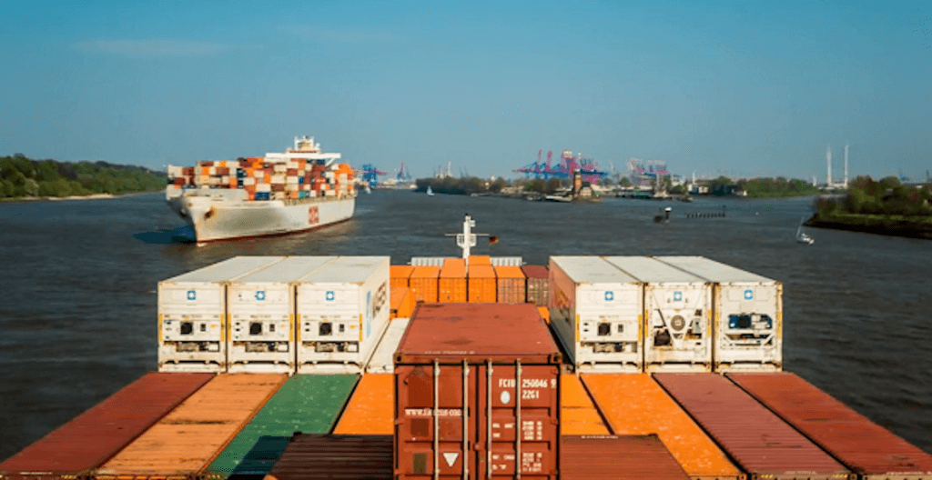 Ένα εντυπωσιακό βίντεο υψηλής ποιότητας με το ταξίδι πλοίου μεταφοράς κοντέινερ στην Βαλτική και βόρεια Ευρώπη!