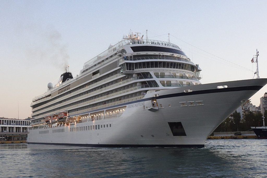 Viking Neptune: Αναχωρώντας από τον Πειραιά (video)
