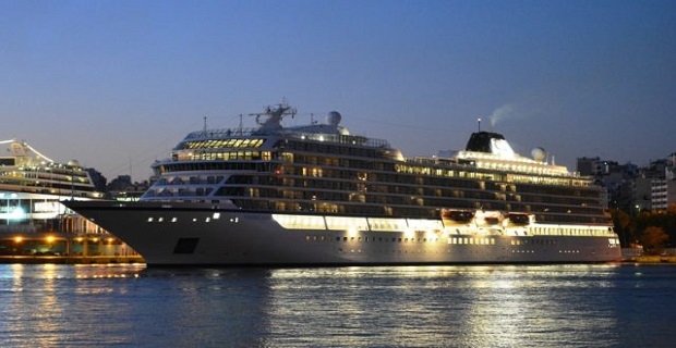 Το νεότευκτο κρουαζιερόπλοιο Viking Sun στο λιμάνι του Πειραιά [βίντεο]