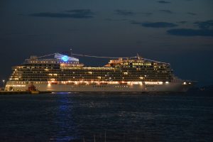 vista_cruise_ship_oceania_cruises_