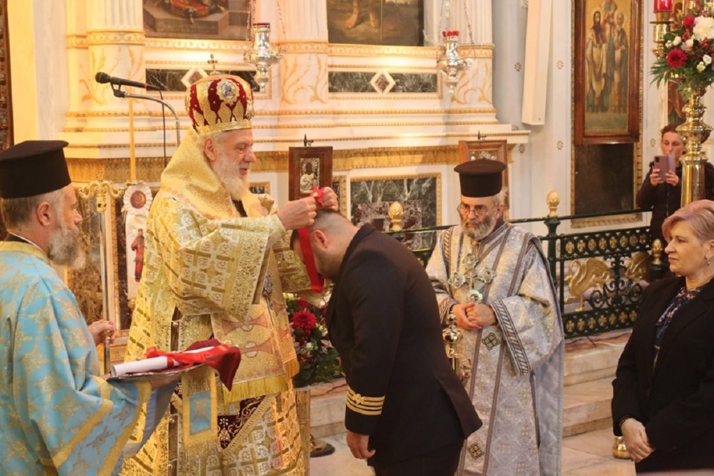 Βραβεύτηκε για την αυτοθυσία του ο ύπαρχος του «Blue Star Paros», Σταύρος Βουδούρης (Photo)