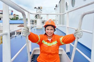 woman-seafarer