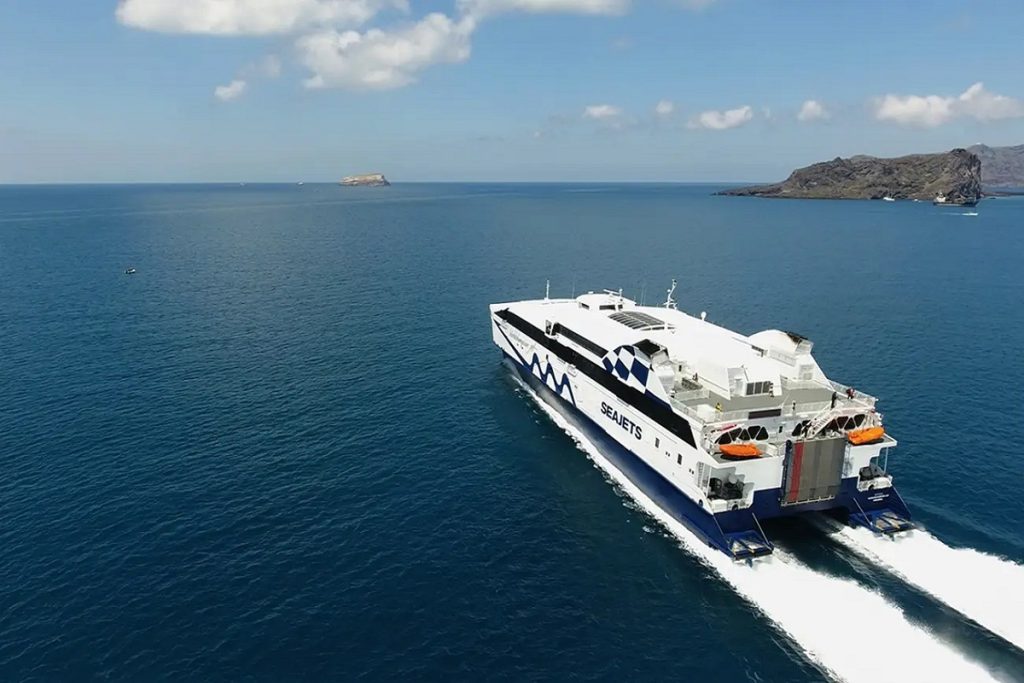 Στα έγκατα του ελληνικού πλοίου που έχει γραφτεί στο ρεκόρ Γκίνες σαν το ταχύτερο στον κόσμο (video)