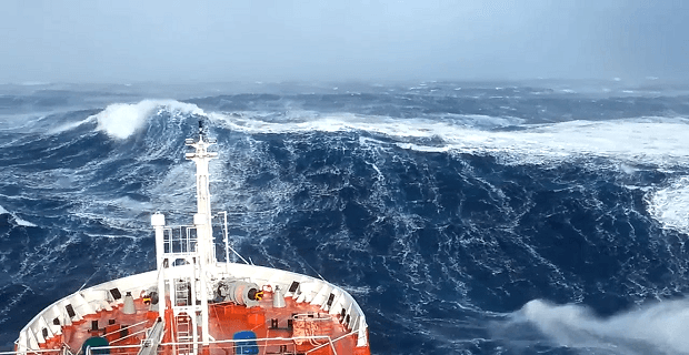 xoreuontas_me_ta_kimata_lpg_ploio