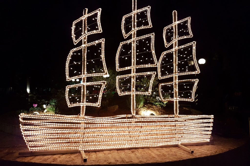 Στολισμένο Χριστουγεννιάτικο καράβι: Tο Ελληνικό έθιμο