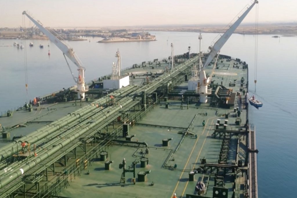 ΒΙΝΤΕΟ: Φορτώνοντας τις βάρκες και διασχίζοντας το κανάλι στο Σουέζ!