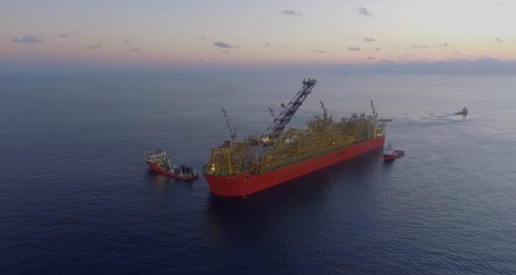 Πρόσδεση της μεγαλύτερης πλωτής κατασκευής που φτιάχτηκε ποτέ! (Video)