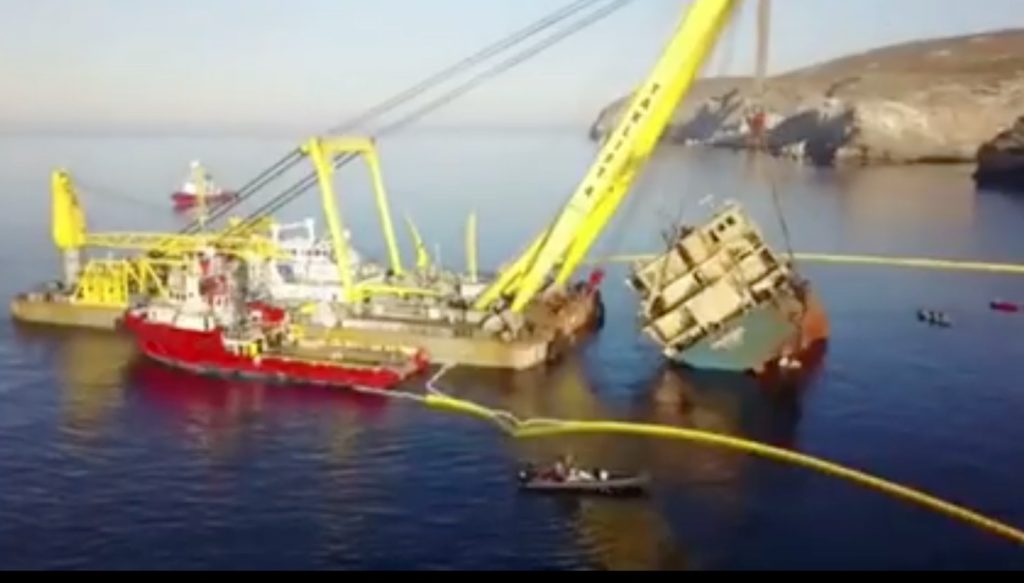 Βίντεο από την ανέλκυση του φορτηγού πλοίου Carbera στην Άνδρο