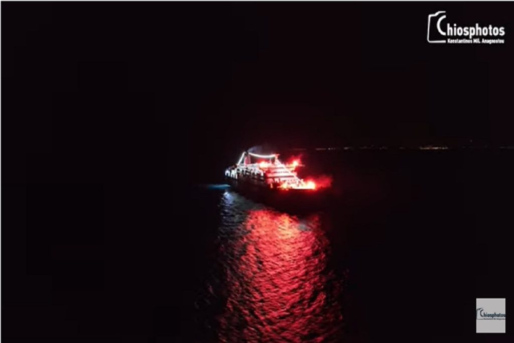 Το αρχοντοβάπορο της HSW, «Νήσος Ρόδος» αποδίδει τιμές στην Αγία Παρασκευή της Χίου (video)