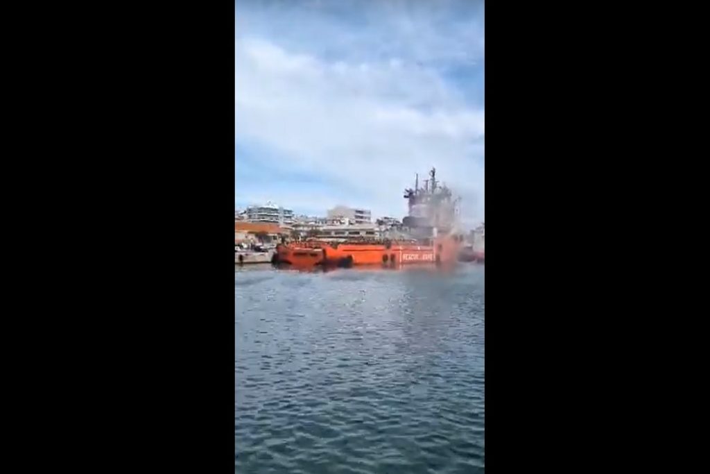 Πυρκαγιά σε ρυμουλκό στην Αλεξανδρούπολη (ΒΙΝΤΕΟ)