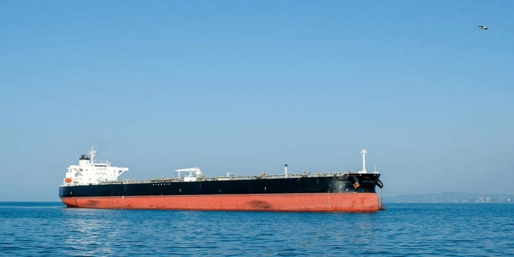 Μυστήριο με Ελληνικό δεξαμενόπλοιο στην Ιταλία– Σε εξέλιξη η έρευνα
