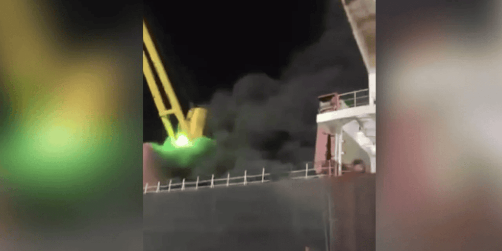 Συμβαίνει τώρα: Μεγάλη φωτιά στο φορτηγό πλοίο «THOR MONADIC» στα Άδανα της Τουρκίας