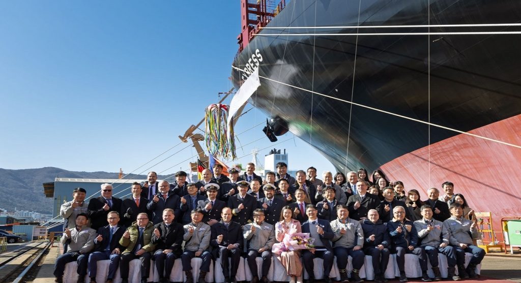 Hapag-Lloyd: Ακόμη ένα γιγαντιαίο πλοίο στον στόλο της - «Ζαλίζει» η μεταφορική του ικανότητα και οι διστάσεις του