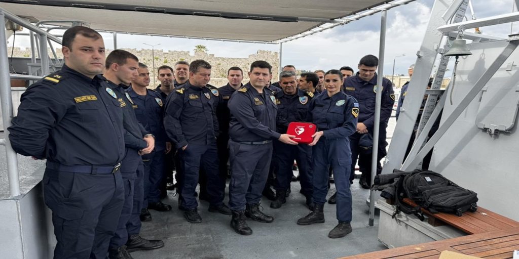 Τα πλοία Ανοιχτής Θαλάσσης 070 και 080 παρέλαβαν αυτόματους απινιδωτές