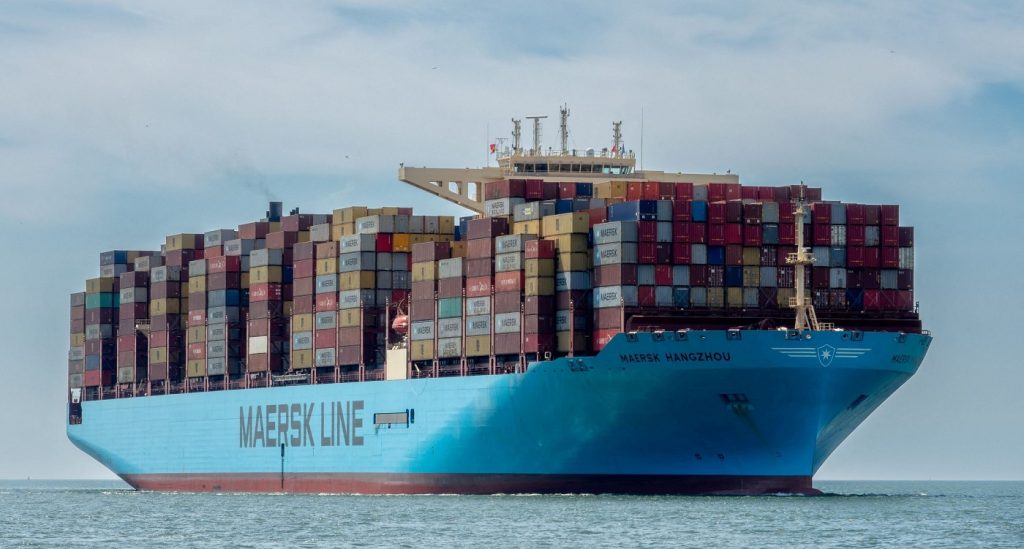 Η Κρίση στην ερυθρά θάλασσα οδηγεί τη Maersk σε ρεκόρ κερδών και νέες στρατηγικές ανάπτυξης