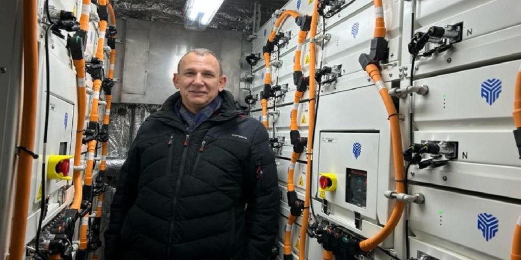 Το πλοίο με τη μεγαλύτερη μπαταρία στην ιστορία των θαλάσσιων μεταφορών αλλάζει τη ναυτιλία!