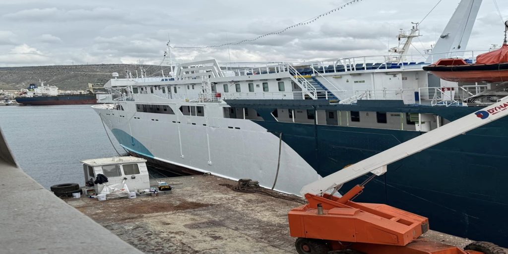 Με νέα χρώματα θα μας ταξιδεύει πλέον η Saronic Ferries