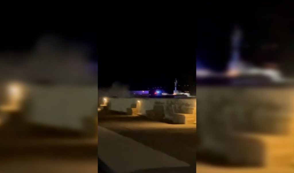 Λιμάνι Χίου: Περιπολικό αντί φάρου στον βόρειο λιμενοβραχίονα (video)