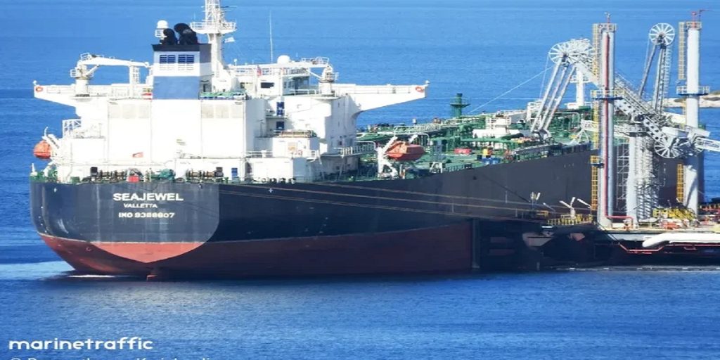 Ισχυρή έκρηξη σε δεξαμενόπλοιο στην Ιταλία