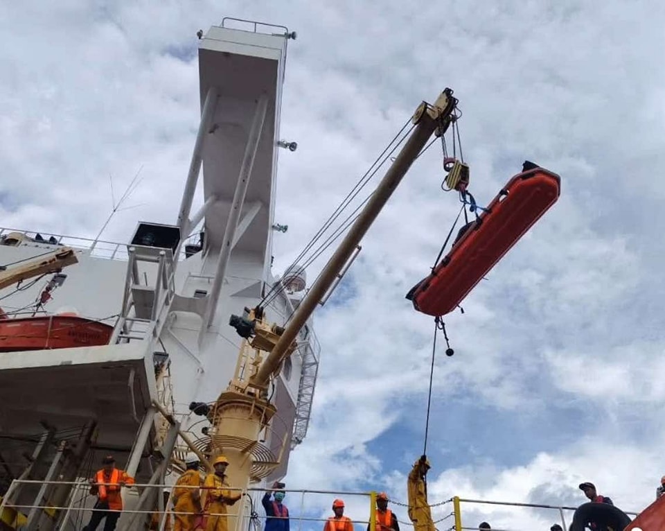 Ένας Φιλιππινέζος ναυτικός έχασε την ζωή του από την αλυσίδα της άγκυρας- Σκληρές εικόνες