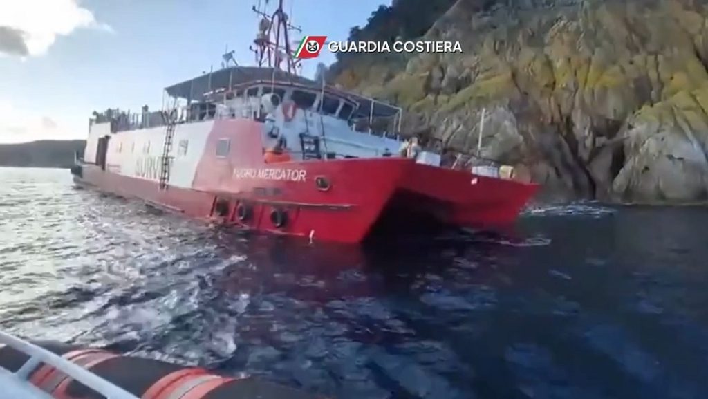 Επανάπλευσε το ερευνητικό πλοίο που προσάραξε εν μέσω κακοκαιρίας στην Ιταλία