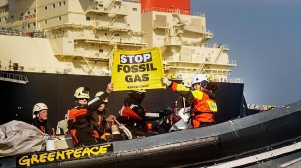 Greenpeace εναντίον Ελληνόκτητου πλοίου μεταφοράς LNG στα ανοιχτά του Βελγίου