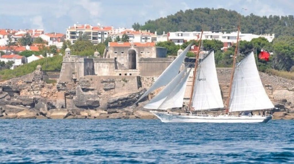 Εκπαιδευτικό ιστιοφόρο σκάφος του πορτογαλικού ναυτικού βυθίστηκε δίπλα στην προβλήτα
