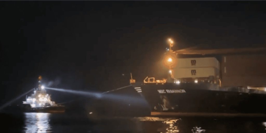 Αποκολλήθηκε το πλοίο μεταφοράς κοντέινερ που προσάραξε στην Κωνσταντινούπολη μετά από παρέμβαση της τουρκικής κυβέρνησης