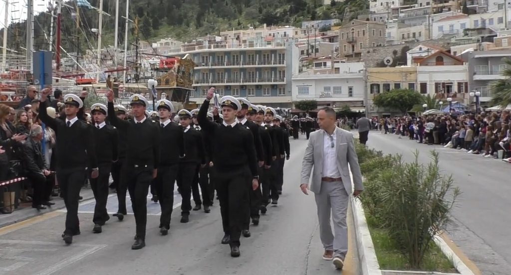 Οι δόκιμοι του εμπορικού ναυτικού έδειξαν τον δρόμο την 25η Μαρτίου