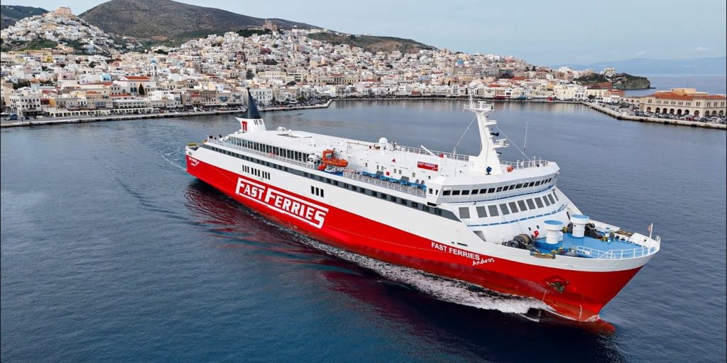 Σύρος: Ρεμέτζο του Fast Ferries Andros και αναχώρηση από ψηλά! (video)
