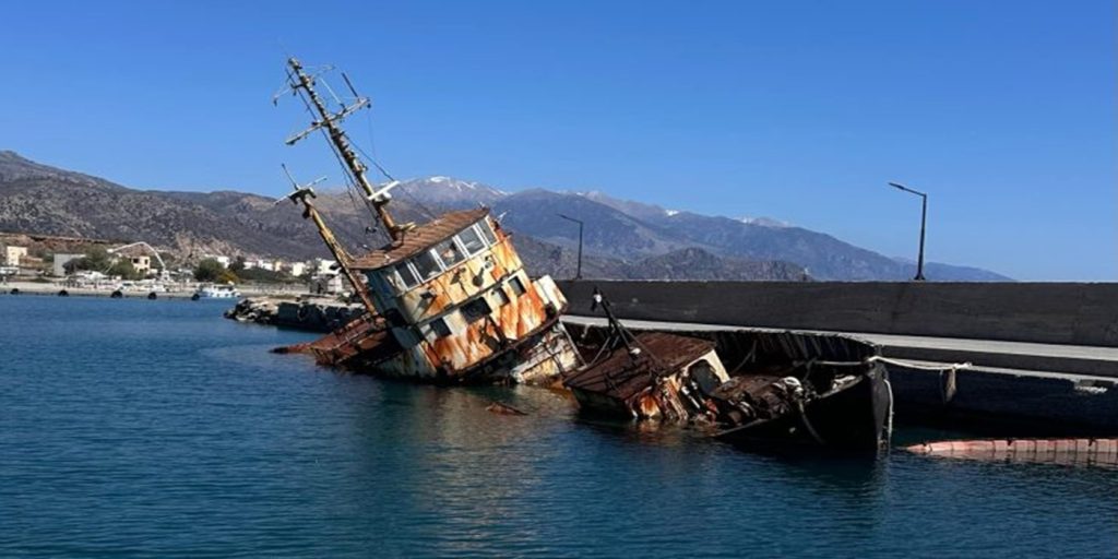 «Η Παλαιόχωρα δεν μπορεί να γίνει μόνιμο νεκροταφείο πλοίων»