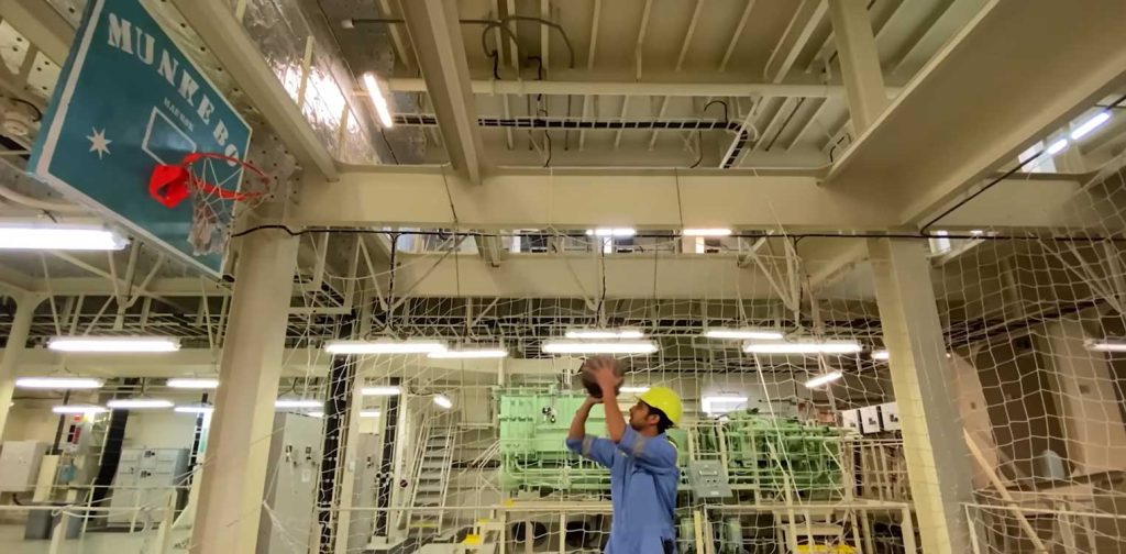 Ξενάγηση στους χώρους ενδιαίτησης του πληρώματος σε ένα από τα μεγαλύτερα πλοία στον κόσμο! (Video)