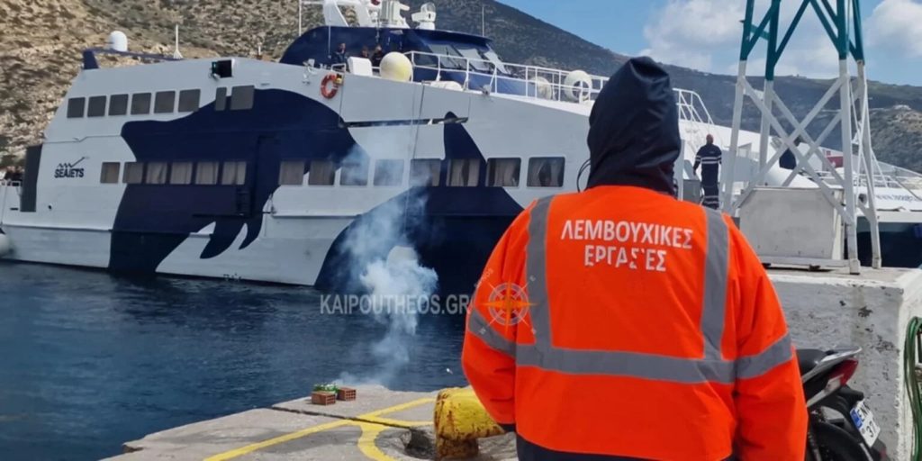 Με βεγγαλικά η πρώτη άφιξη 2025 του «Super Jet» στη Σίφνο (video)