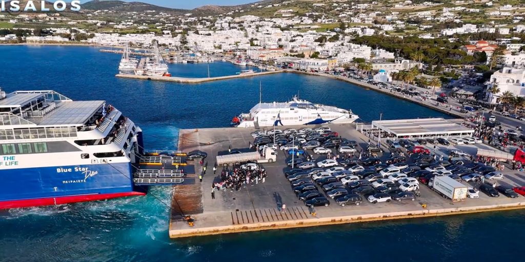 Κύμα επιστροφής εκδρομέων του Πάσχα – To Blue Star Delos στην Πάρο (video)