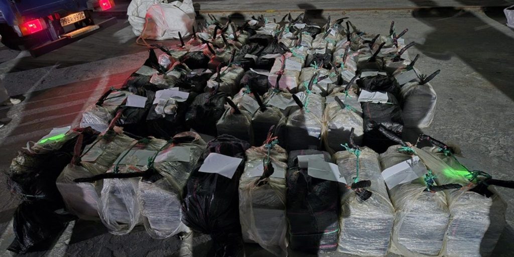 Κατάσχεση ποσότητας «μαμούθ» από φορτηγό πλοίο- 20 ναυτικοί υπό κράτηση
